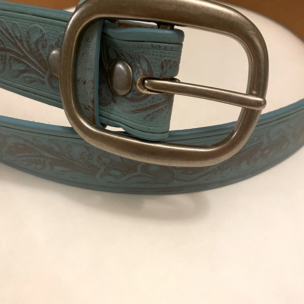 VINTAGE EMBOSSED TURQUOISE LEATHER BELT Get your Vintage on!!